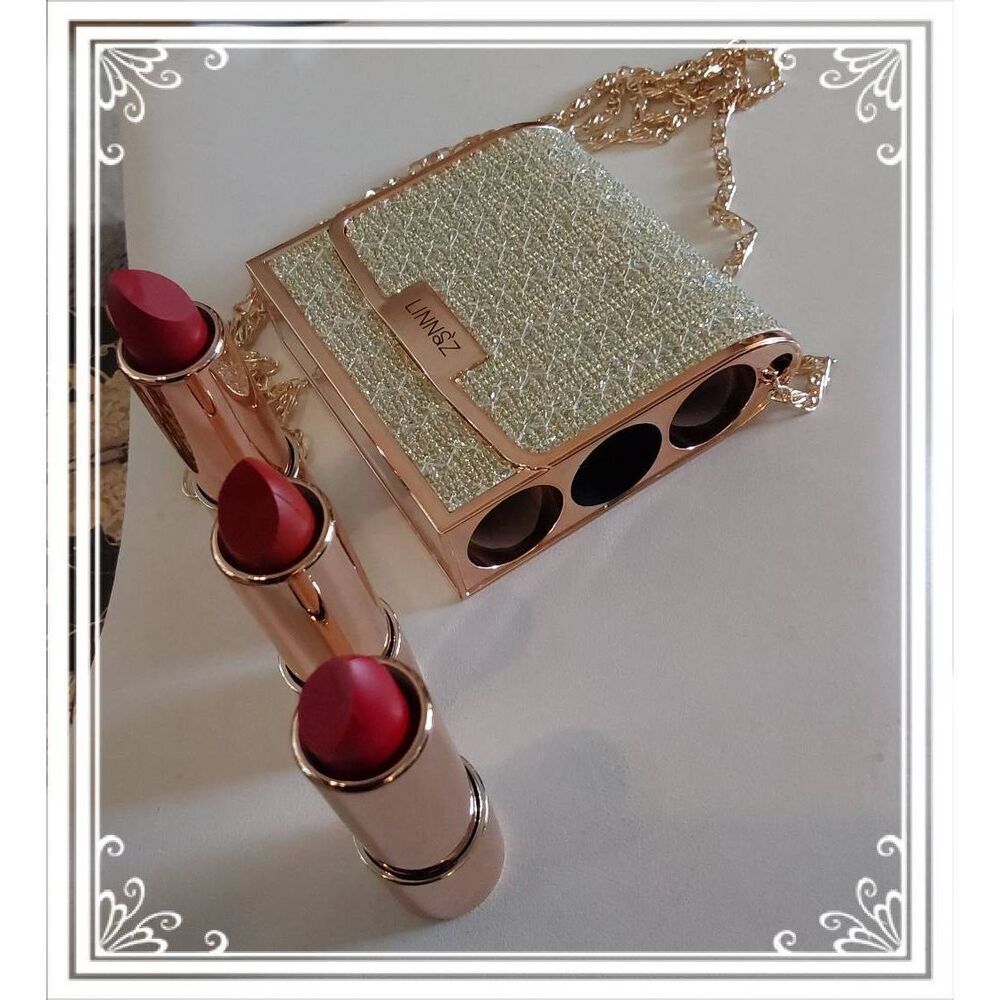 Linnsz Small Gold Glitter Metal Purse with (3) Lipsticks & Holders